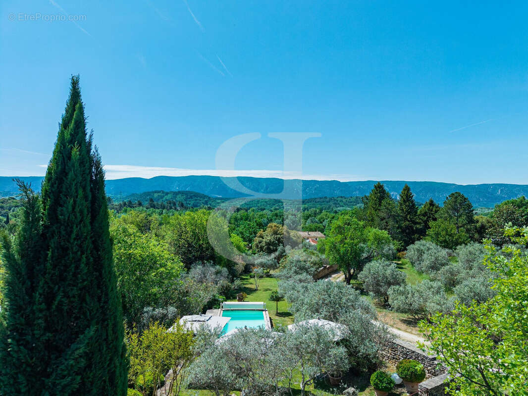 Maison à GORDES
