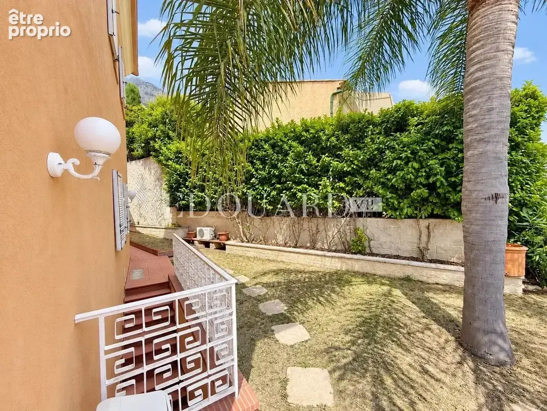 Dans un domaine privé et sécurisé, à vendre villa de prestige avec vue panoramique sur la Principauté de Monaco - photo 23