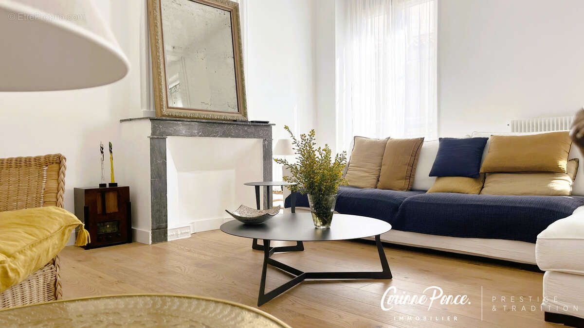 Nimes prefecture appartement p4 bourgeois entierement renove de 127 m2  avec chambre de bonne/atelier situe au - photo 11