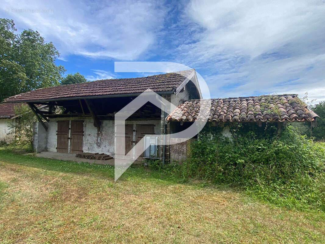 Demeure de charme, 9 pièces 267 m² et ses dépendances sur 2 Hectares, POUILLON - photo 11
