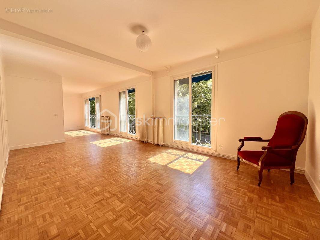 Appartement à VILLE-D'AVRAY