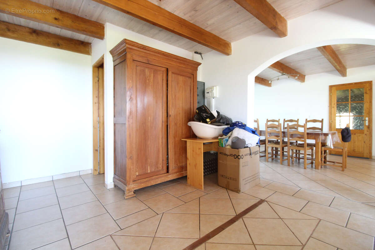 Maison à SAINT-VICTOR-ET-MELVIEU