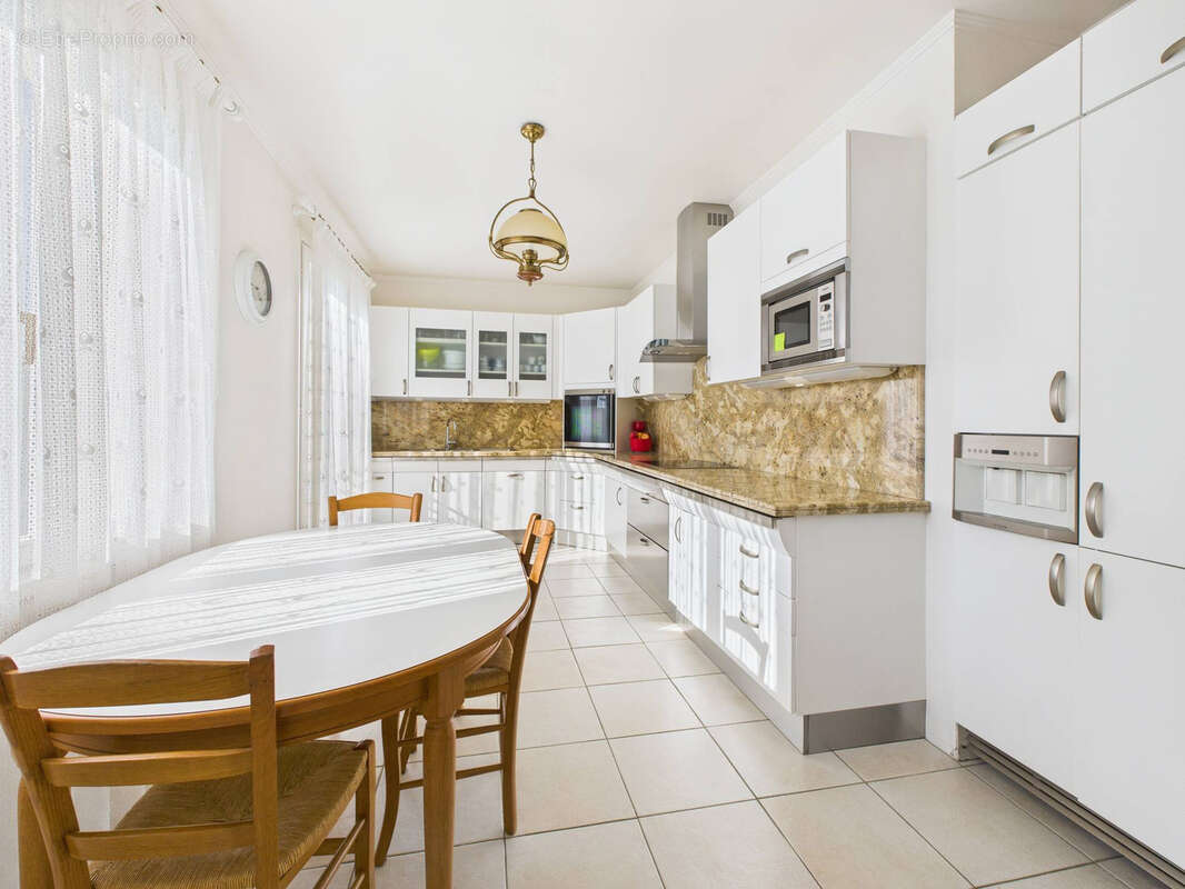 Maison à SAINT-PIERRE-DU-PERRAY