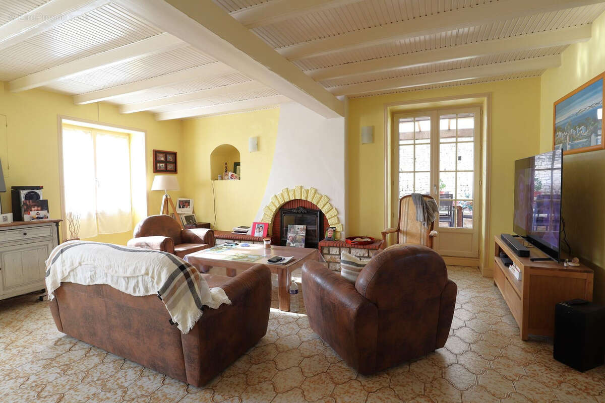 Maison à SAINT-MICHEL-LE-CLOUCQ