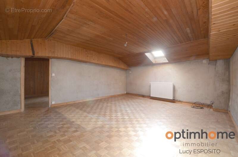  Maison en pierre à rénover avec terrain à bâtir – Nieuil (16)  - photo 11
