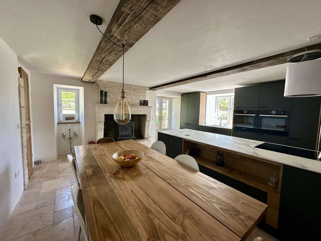 Maison de campagne rénovée avec piscine et grange séparée - photo 5