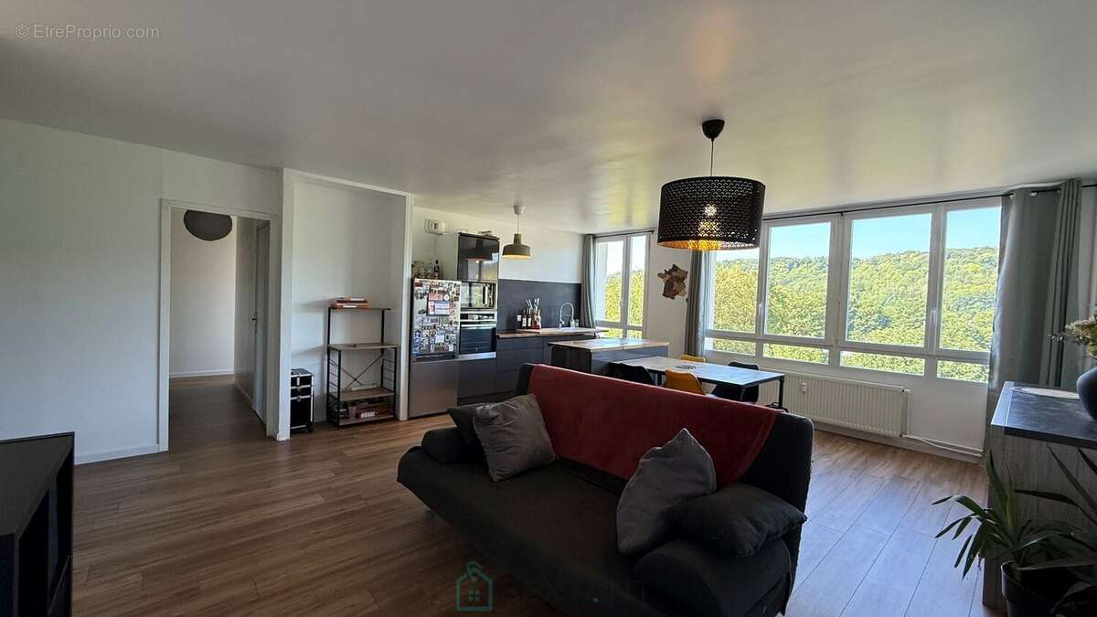 COUP DE CUR  Appartement 4 pièces entièrement rénové, lumineux, avec balcon et parking - photo 3