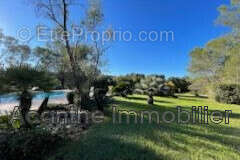 Maison à SAINT-CLEMENT-DE-RIVIERE