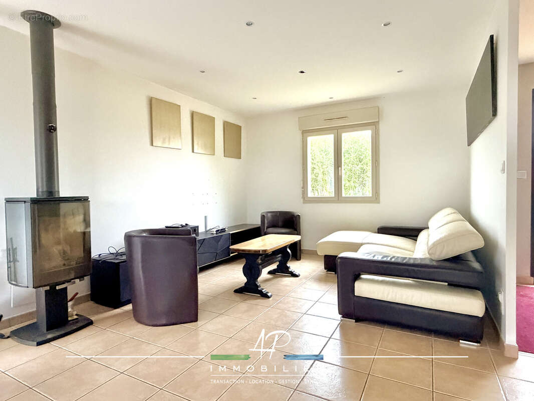 Maison à SAINT-JULIEN