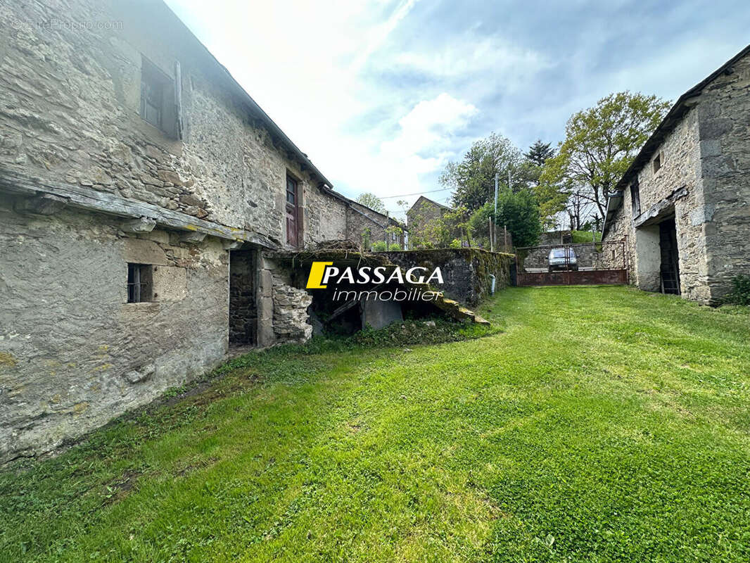 Maison à VEZINS-DE-LEVEZOU