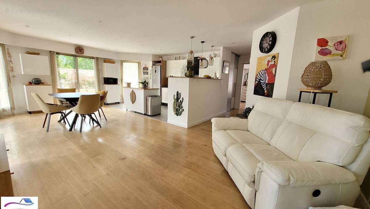 Appartement à MANDELIEU-LA-NAPOULE