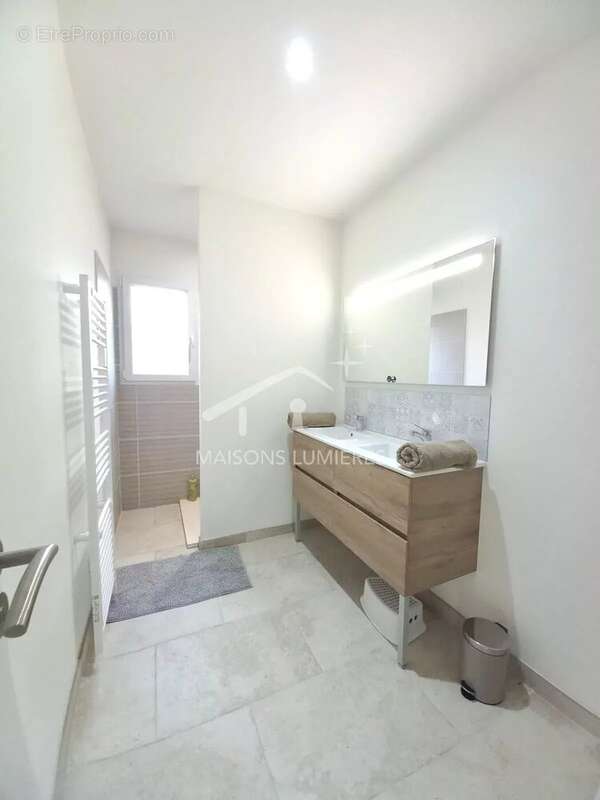 Maison moderne de plain-pied avec jardin, piscine et garage - Gargas - 479 000€ - photo 11