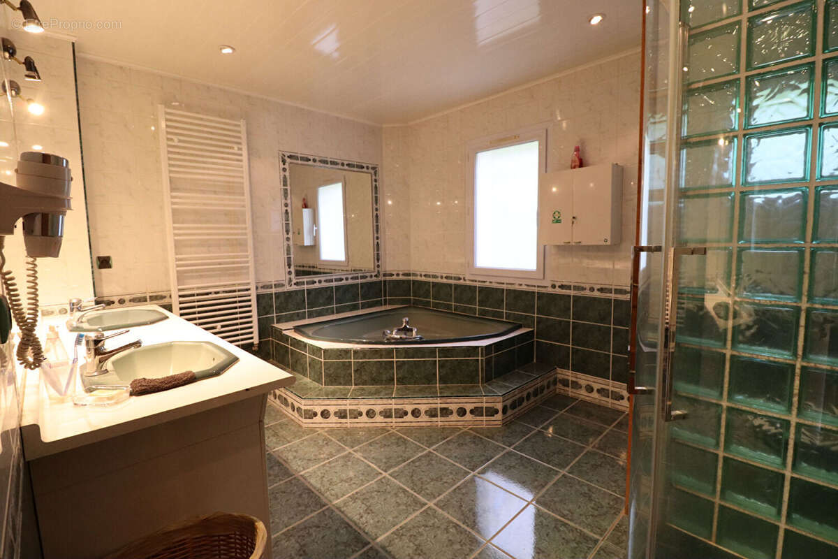 Maison à SAINT-CIERGE-SOUS-LE-CHEYLARD