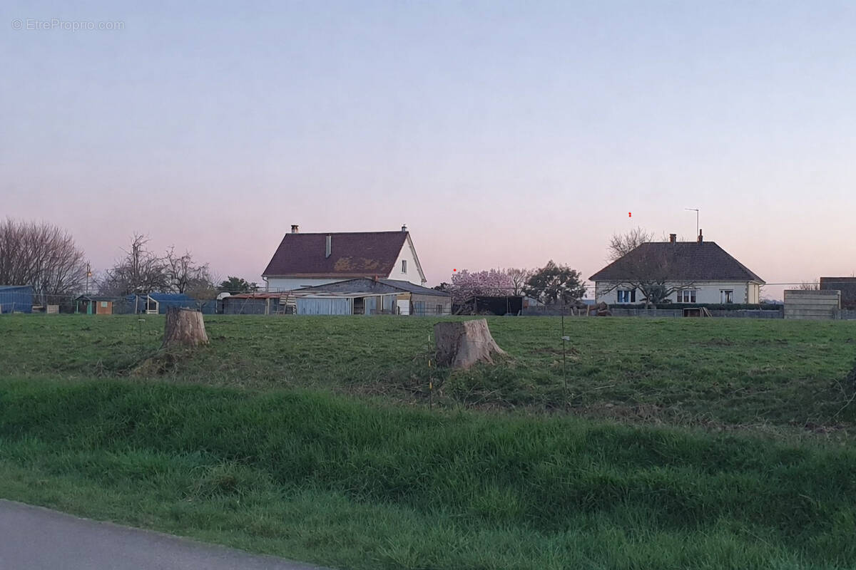 Terrain à SAINT-HILAIRE-DU-HARCOUET