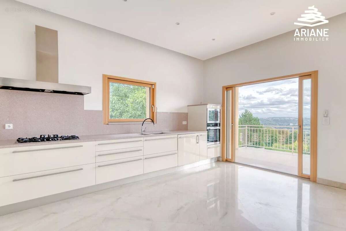 Maison à SAINT-CYR-AU-MONT-D&#039;OR