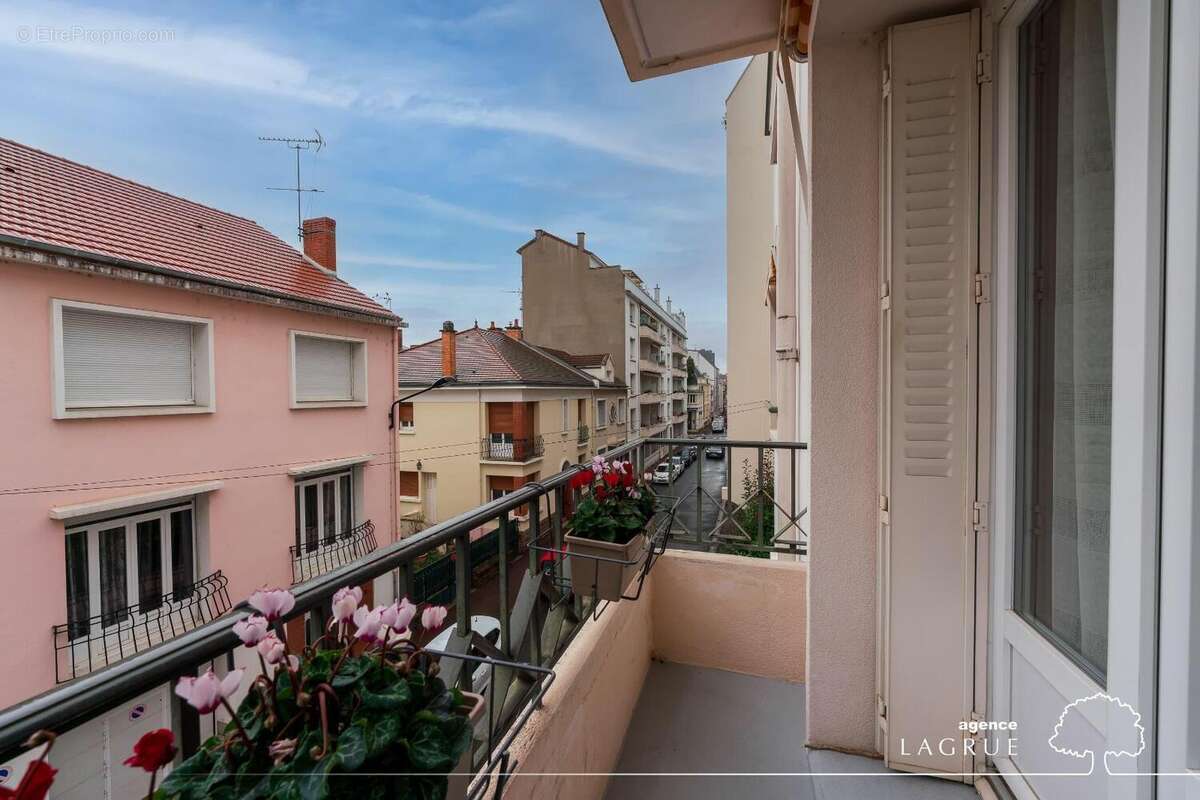   - Appartement à NEUVY