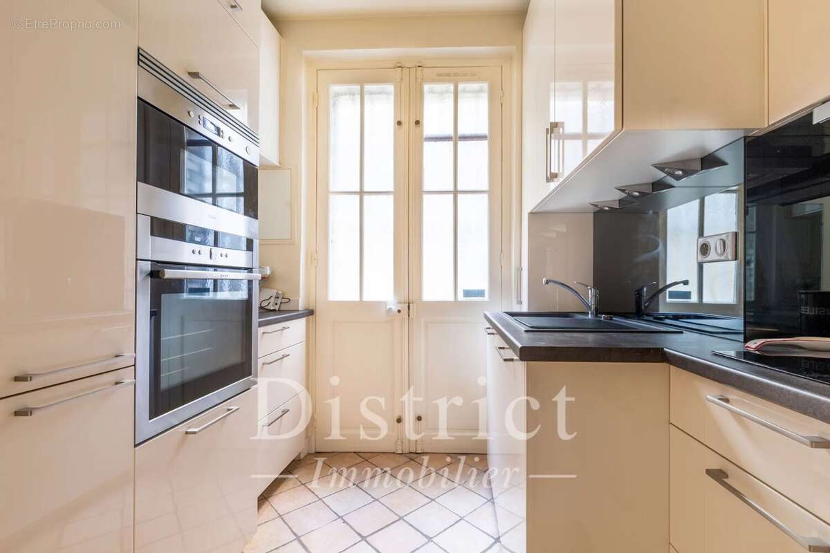 Appartement à PARIS-7E