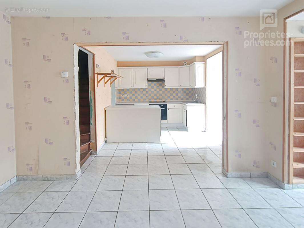 Maison à SAINT-ETIENNE-DU-ROUVRAY