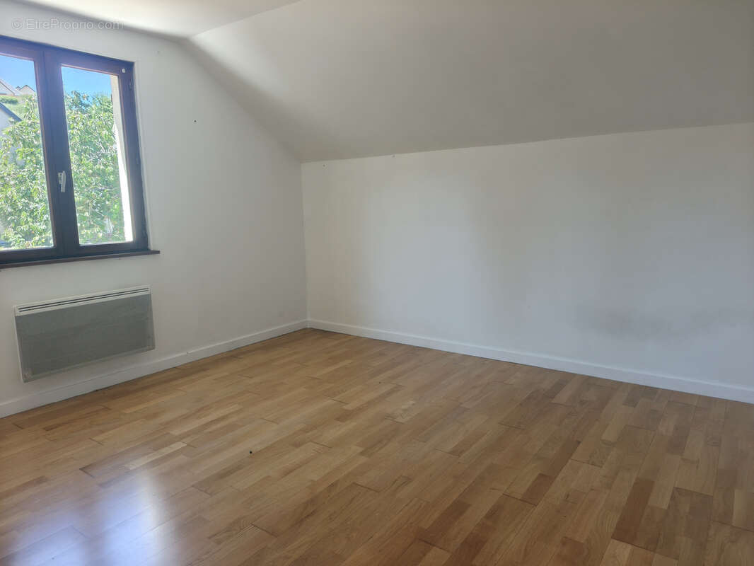 Maison à MONTREUIL-L'ARGILLE