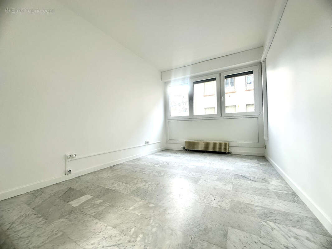 Appartement 3 pieces  - 78 m2- centre ville de saint raphael - photo 5