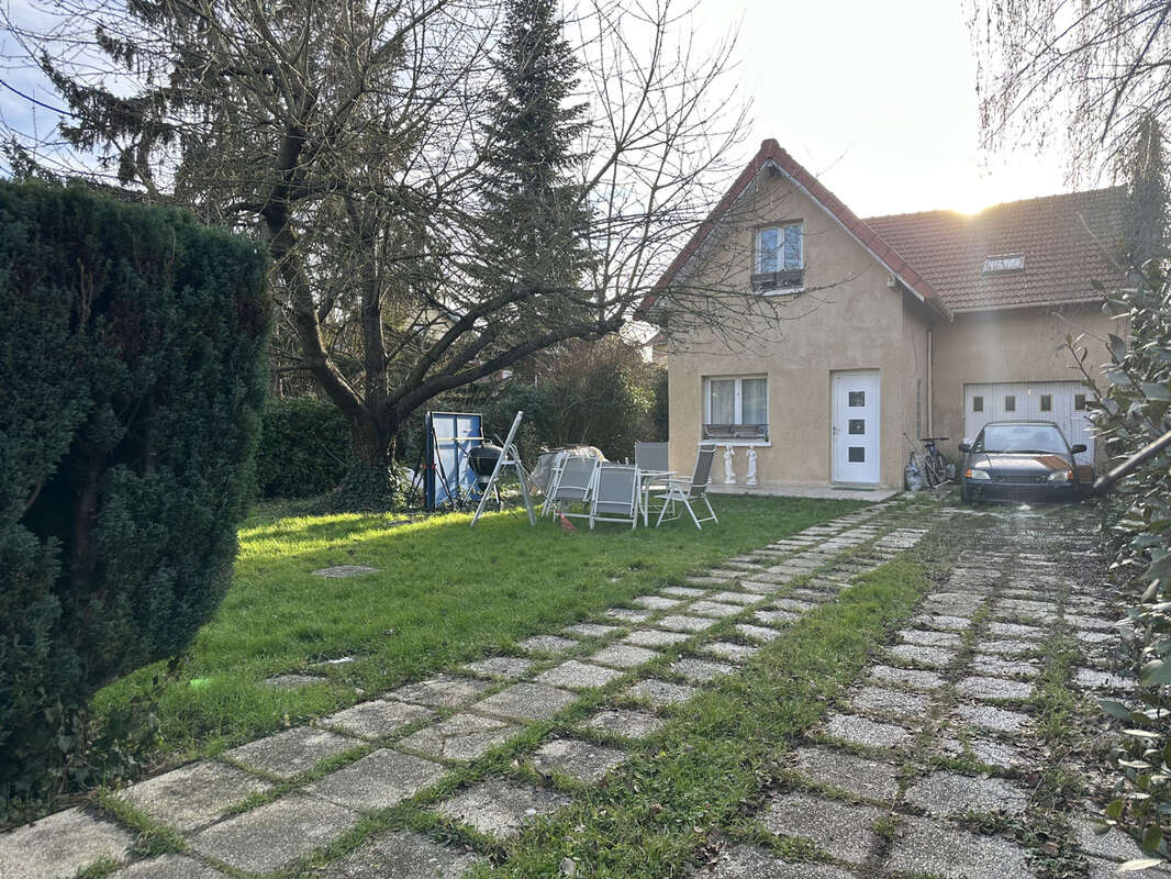 Maison à BROU-SUR-CHANTEREINE