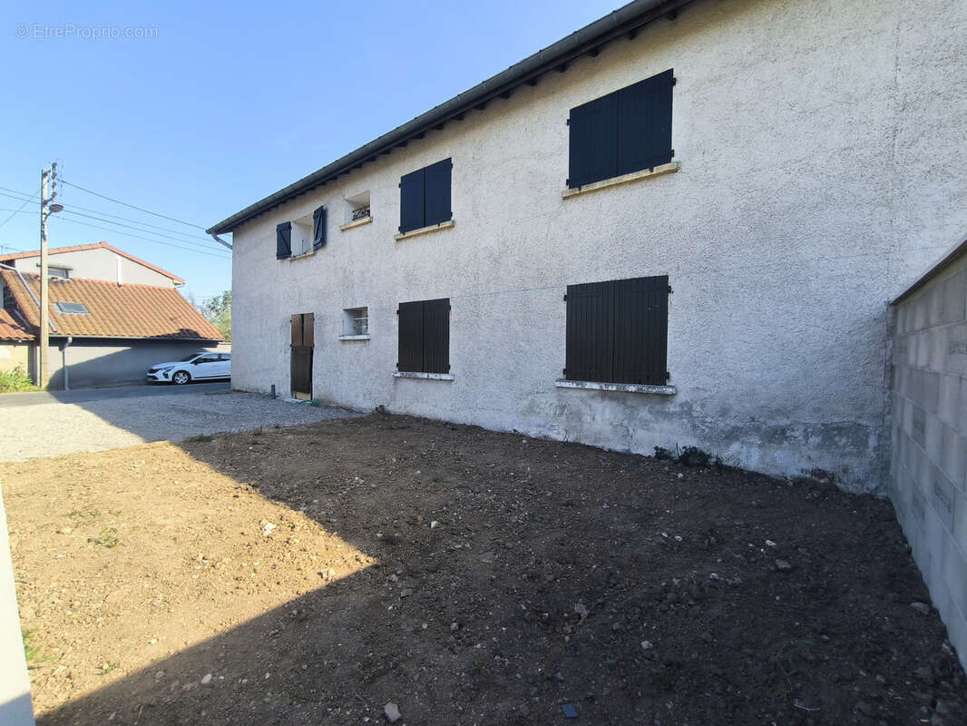 Appartement à VEAUCHE