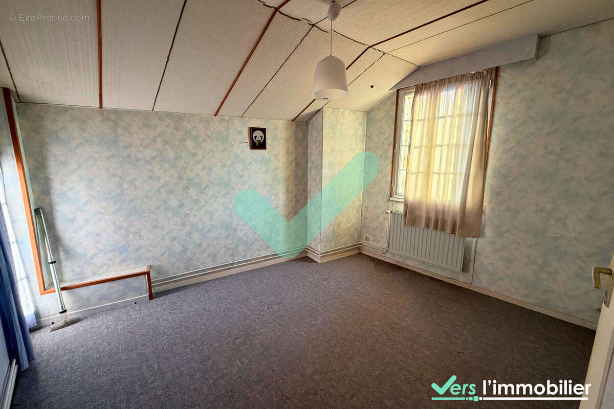 Maison de 172 m2 située à Sainte-Gemme avec 3 chambres, dépendance et jardin - photo 11