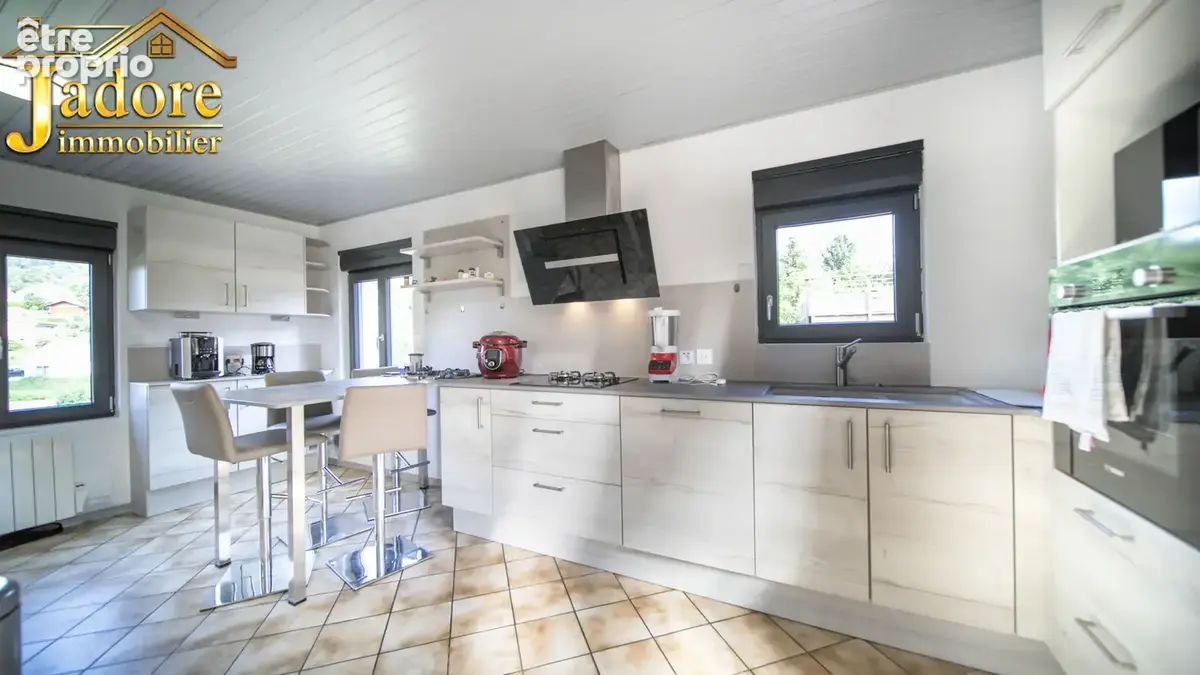Maison entierement renovee - photo 4