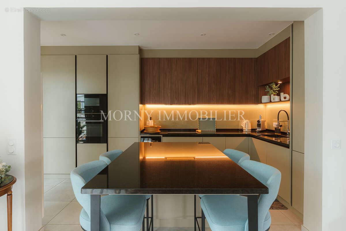 À vendre - maison de 550m2 avec piscine intérieure - garage - parking - photo 6