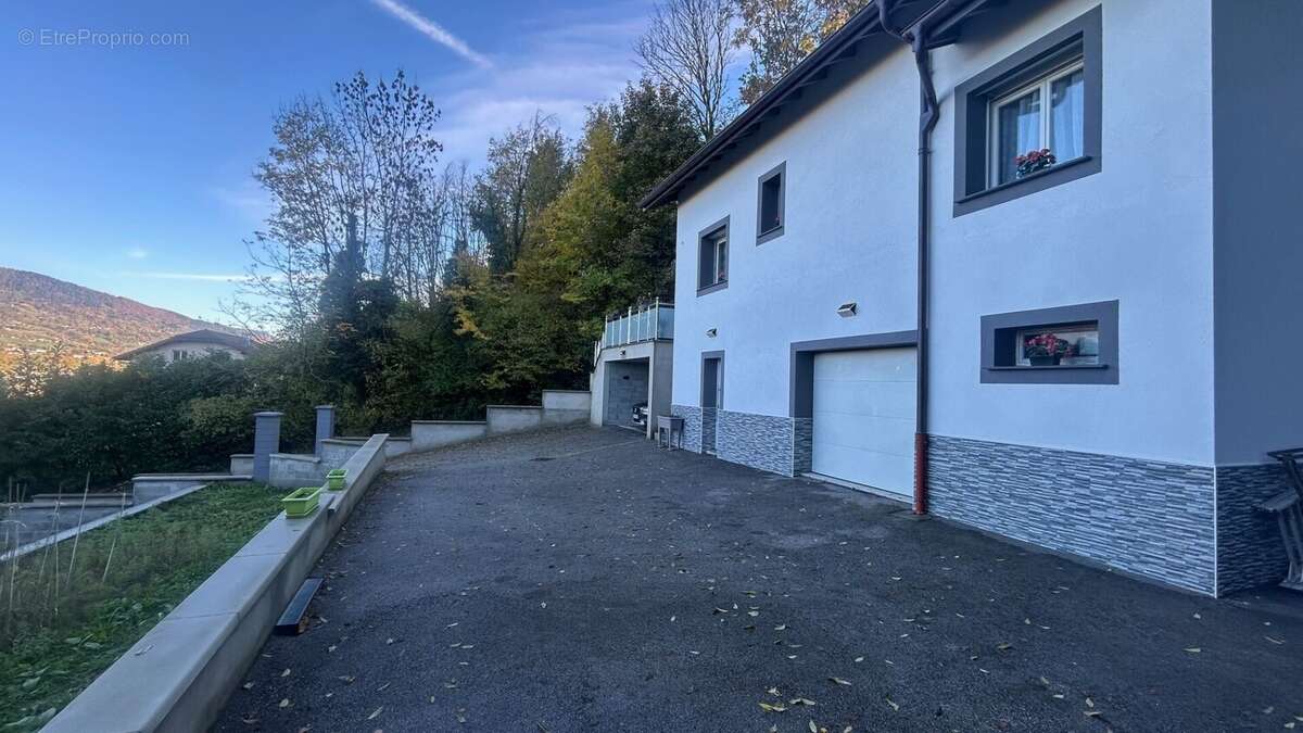 Maison a vendre a Vétraz Monthoux Cour - Maison à VETRAZ-MONTHOUX