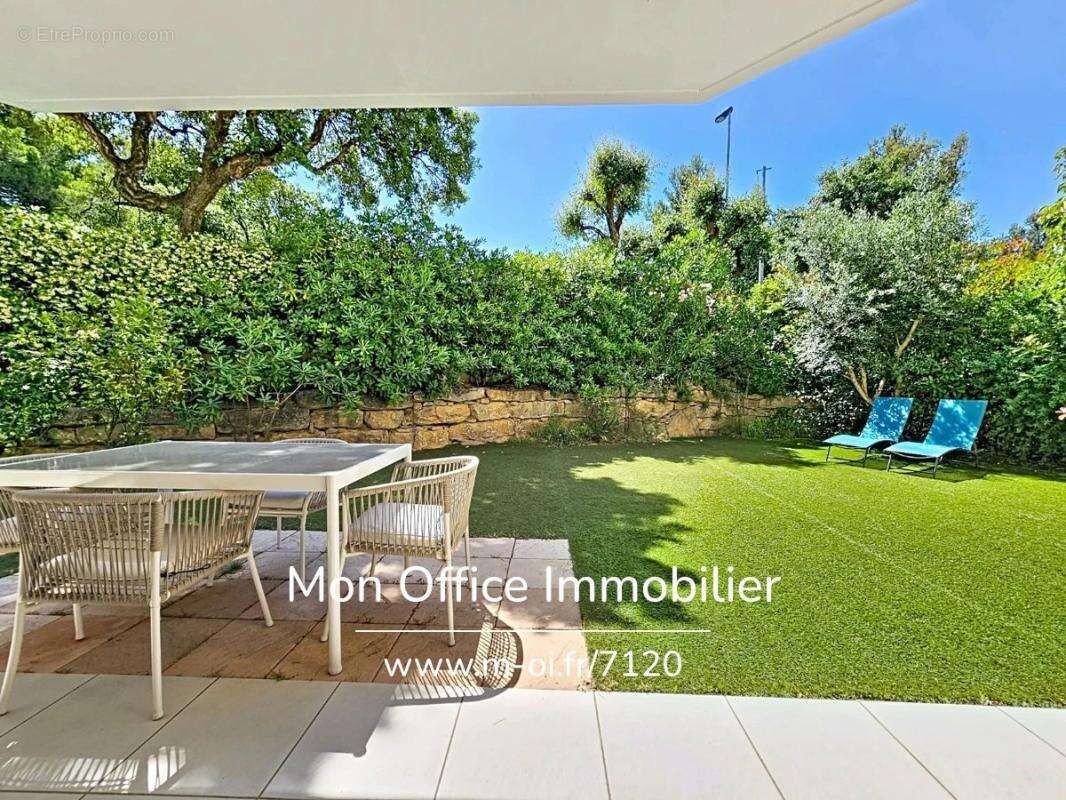 Référence : 7120-les. - appartement t3 grand jardin proche centre & plages à cavalaire sur mer - photo 5