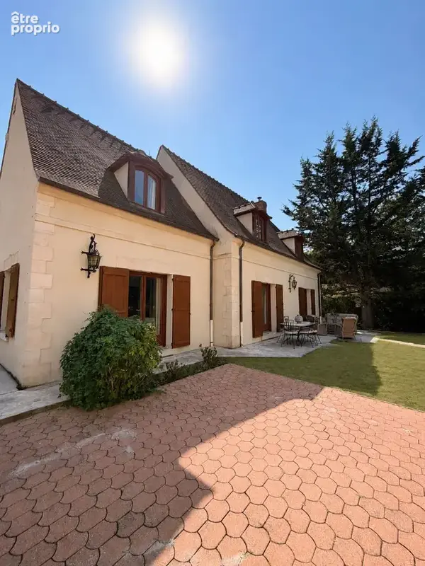 Propriété d'une magnifique architecture de 220 m² sur 3600m² de terrain avec piscine et garage double ainsi que sa dépendance. - photo 18