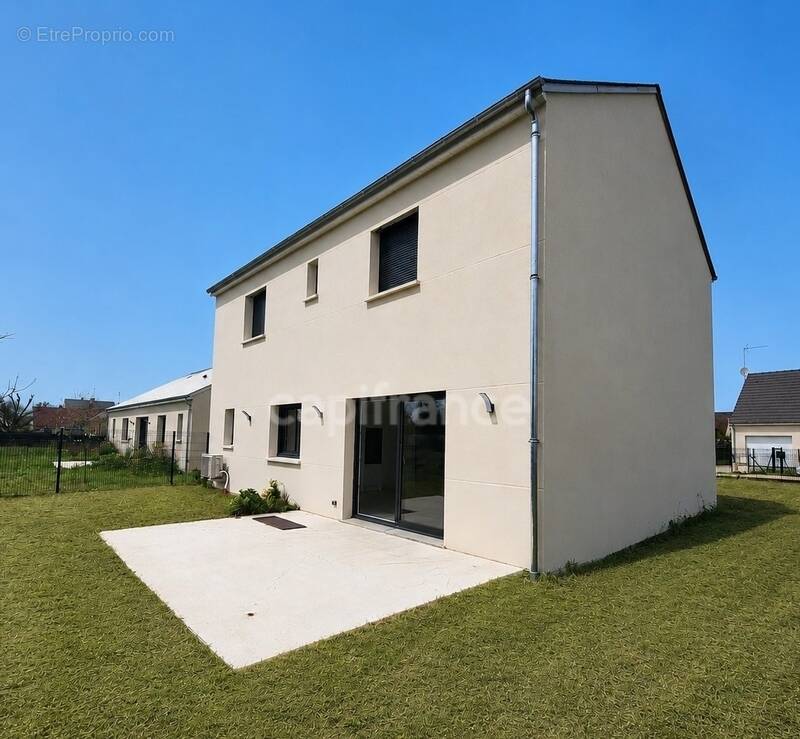 Maison à LA CHAPELLE-SAINT-MESMIN