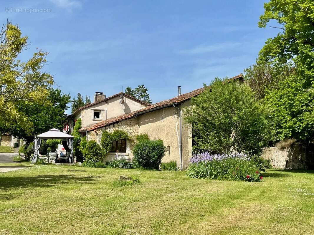 Maison à POULLIGNAC