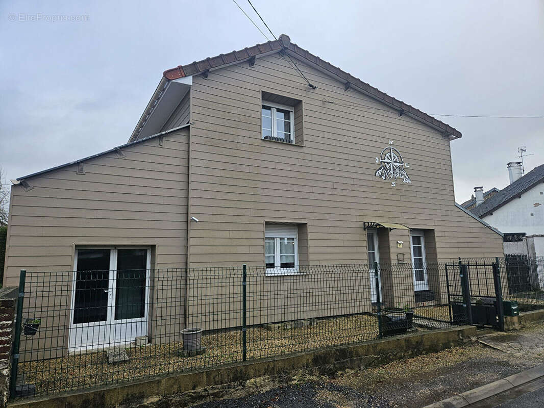 Maison à MONTESCOURT-LIZEROLLES