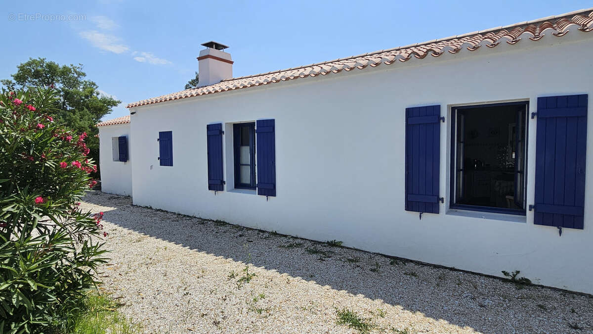 A proximité du bois des Eloux, belle maison en très bon état. - photo 4