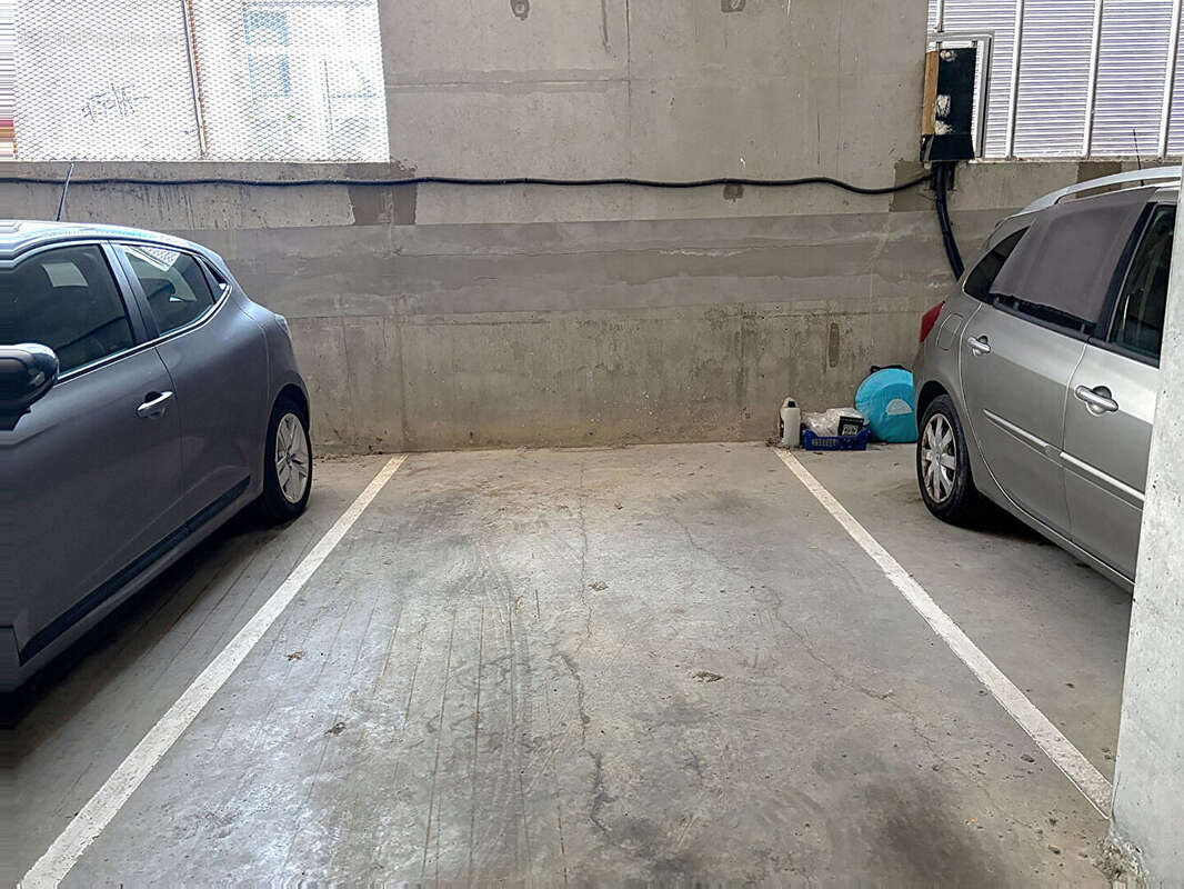4 pièces récent - terrasse - cave - balcon - parking - à vendre - La Courrouze - photo 15