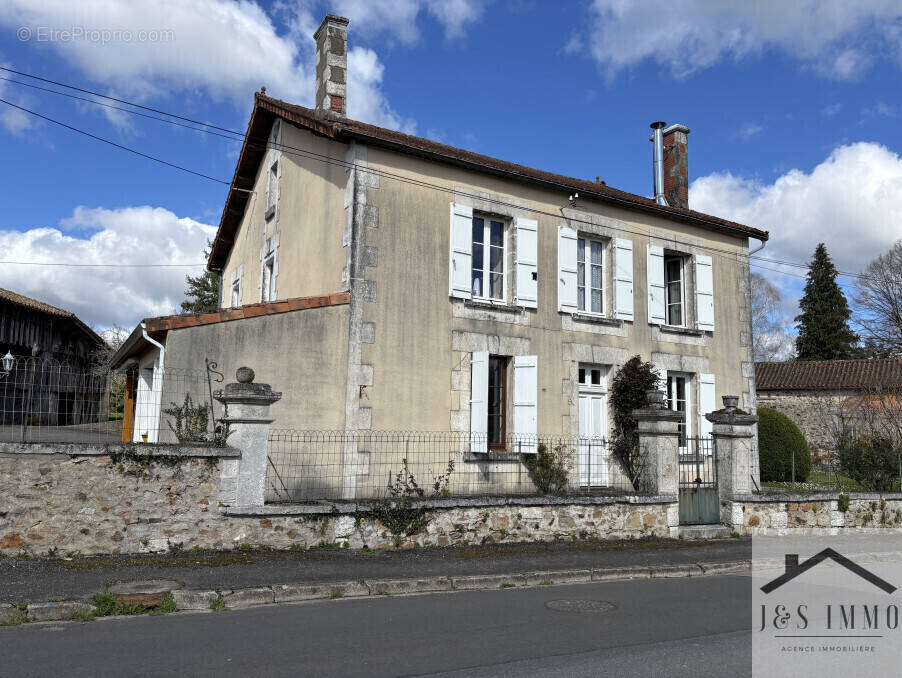 Maison à MASSIGNAC
