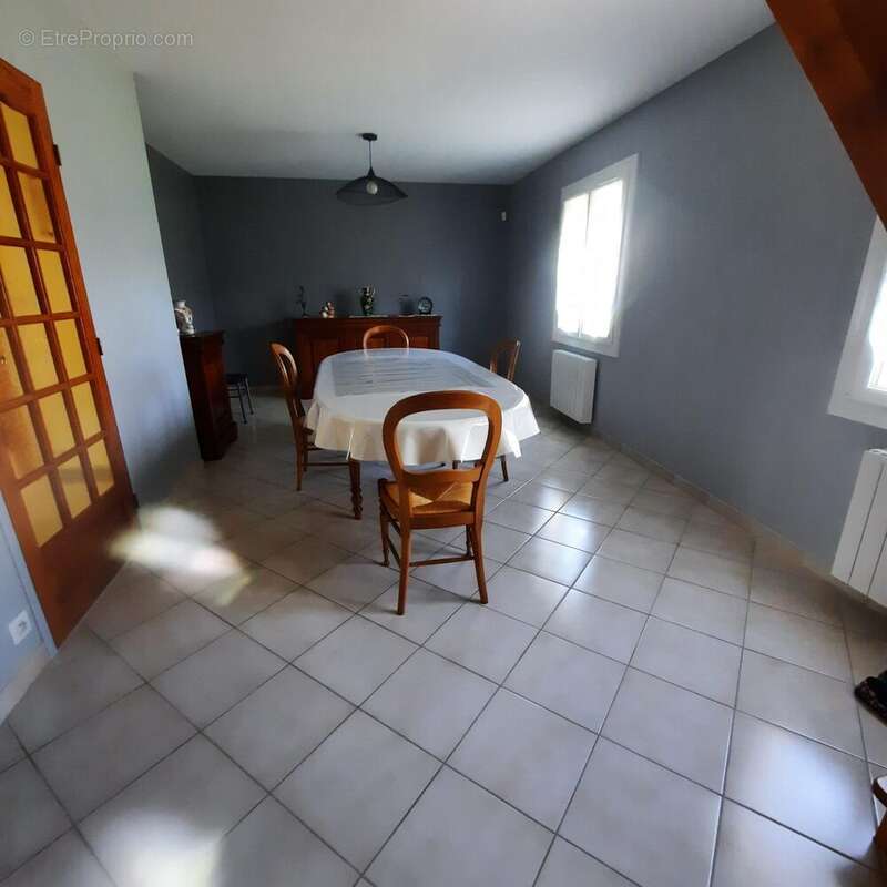 Maison à SAINT-ETIENNE-DE-MONTLUC