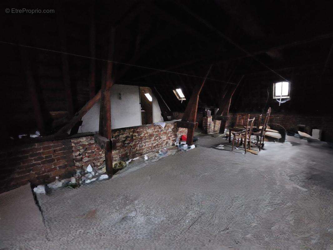 Maison bourgeoise - 165m² avec jardin clos et deux garages - photo 15