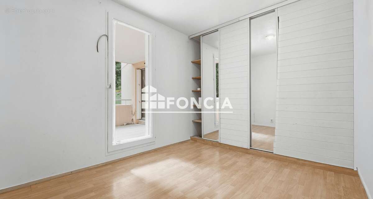 Appartement à SAINT-LAURENT-DU-VAR