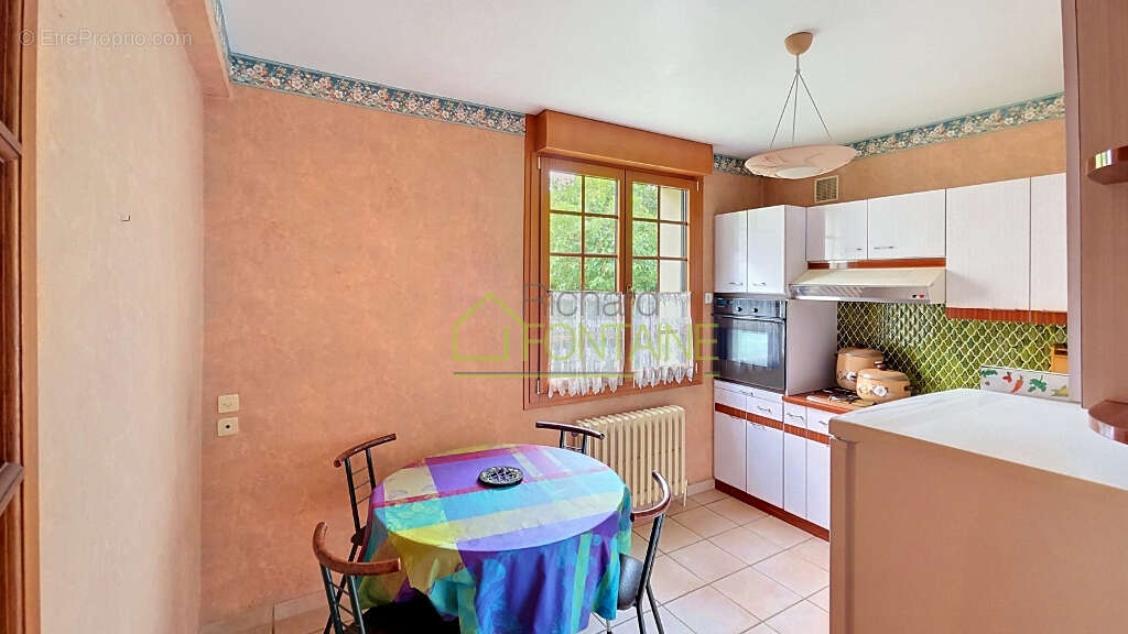 A  5 mn à pieds des commerces, en impasse Maison avec garage et jardin de 430 m² - photo 5