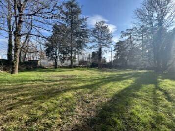 Terrain à CHARBONNIERES-LES-BAINS