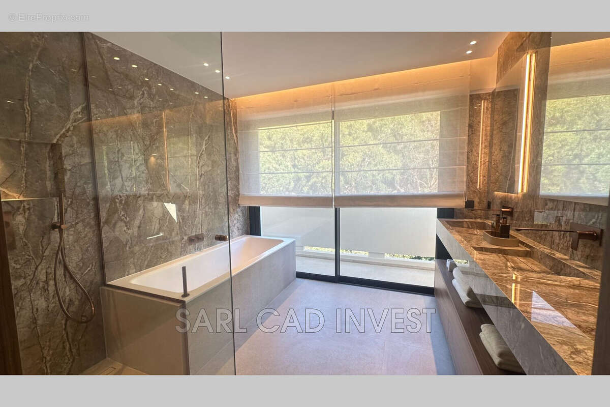 Appartement à VALLAURIS