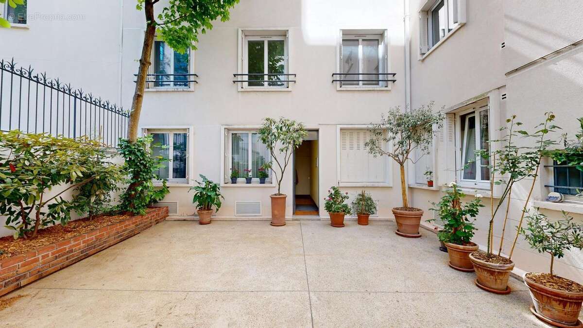 Appartement à PARIS-16E