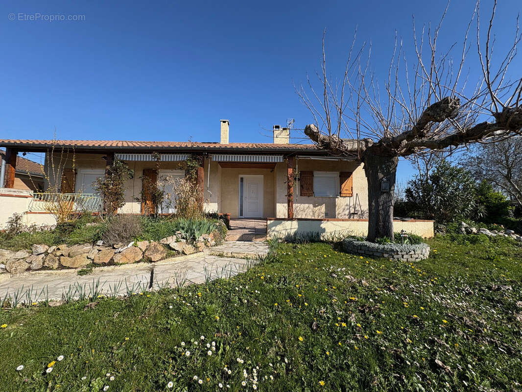 Maison à PINS-JUSTARET