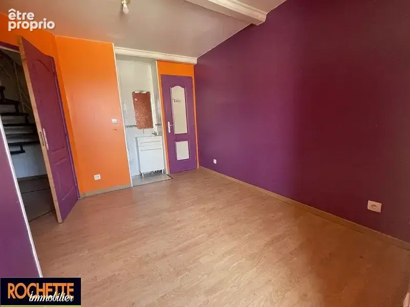 Appartement 200 m² à Neronde  - photo 8