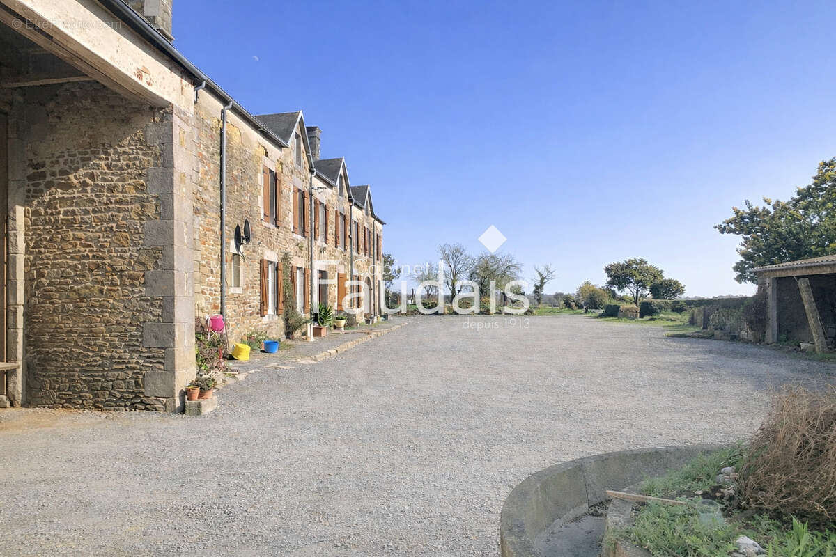 Maison à SAINT-DENIS-LE-VETU