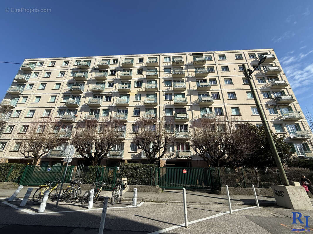Copropriété quartier Capuche à Grenoble - Appartement à GRENOBLE