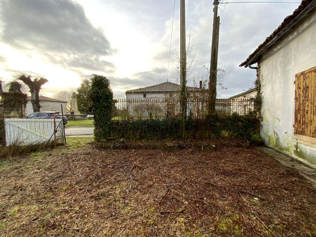 Maison à JONZAC